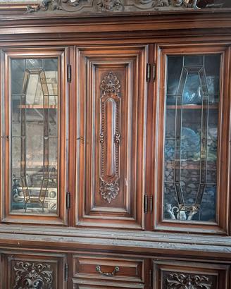 Credenza in legno con vetrinetta
