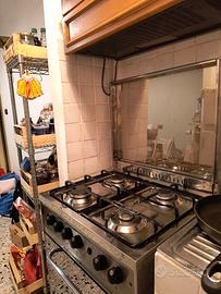 Cucina a gas 4 fuochi+forno a gas