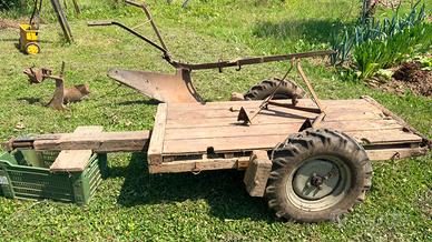 Carretto agricolo e attrezzi vintage