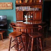 Mobile bar con 2 sgabelli