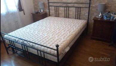 Struttura letto matrimoniale 