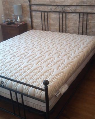 Struttura letto matrimoniale 