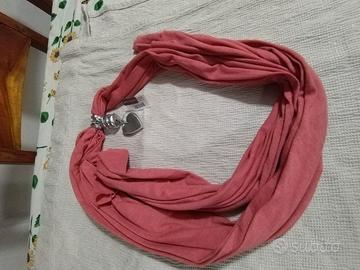 sciarpina vestopazzo con mega cuore in alluminio