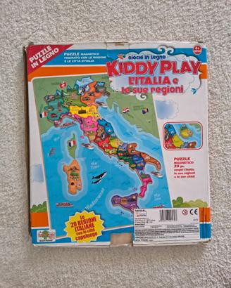 Puzzle di legno con  regioni italiane