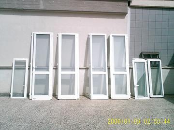 Finestre complete di persiane e montanti