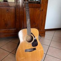 Yamaha FG-335 con custodia e amplificatore