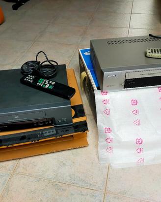 2 videoregistratori VHS  (as-is, funzionanti)