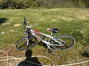 Bici ragazzo bianca e rossa
