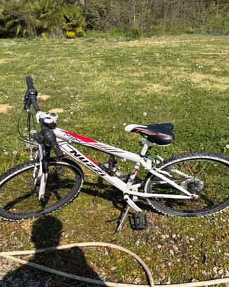 Bici ragazzo bianca e rossa