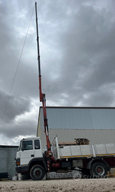 Camion con gru Iveco Fiat 145