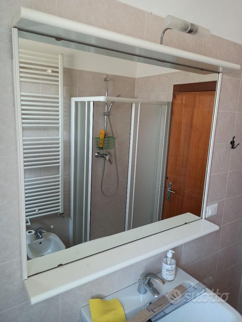 Specchio da bagno con mensola e luce - Arredamento e Casalinghi In vendita  a Venezia