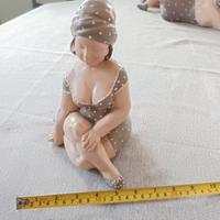 Ceramica donna in costume