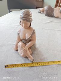 Ceramica donna in costume