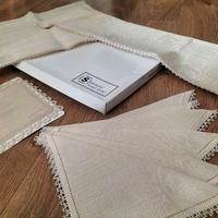 2 tovagliette, 6 tovaglioli, 1 poggia bicchiere 