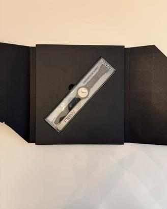 Swatch black motion automatic con libro