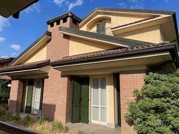 Villa di 190 m² con 5 locali e box auto a Trescore