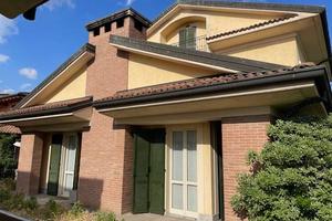 Villa di 190 m² con 5 locali e box auto a Trescore
