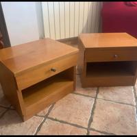 Comodini in legno (coppia)