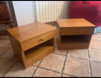 Comodini in legno (coppia)