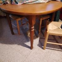 Divano  e tavolo rotondo allungabile