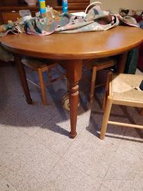 Divano  e tavolo rotondo allungabile