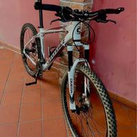 MOUNTAIN BIKE CANNONDALE