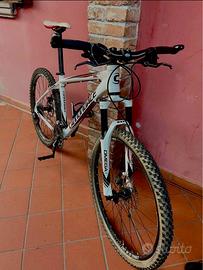 MOUNTAIN BIKE CANNONDALE