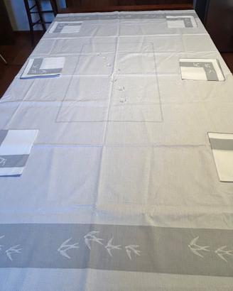 Tovaglia rettangolare con rondini stile minimal