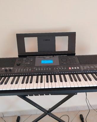 Tastiera Yamaha PSR-E463