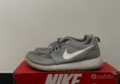 Nike Roshe Run grigio