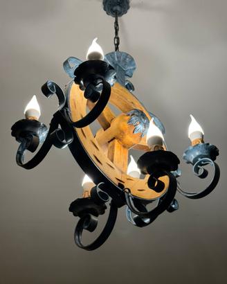 Lampadari in ferro battuto e legno
