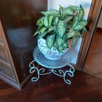 vaso ceramica con piede in ferro battuto 