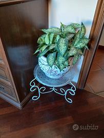 vaso ceramica con piede in ferro battuto 