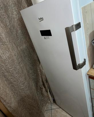 Congelatore Verticale Beko 214L