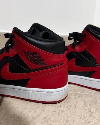 Air Jordan 1 Mid Black/Red