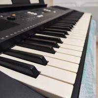 Pianola Yamaha Psr-e343