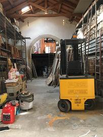 Pirri, via S'arriu, magazzino con soppalco