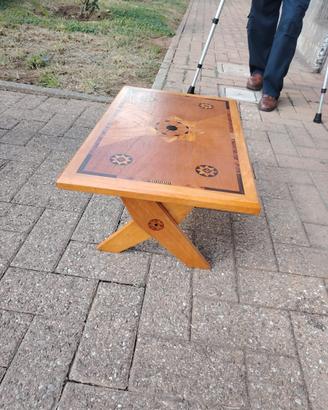Tavolino in legno pregiato noce