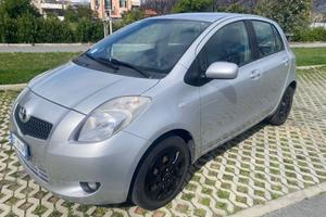 Toyota Yaris 1.0 5 porte Sol