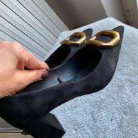 Scarpe scamosciate nere fibbia dorata ZARA