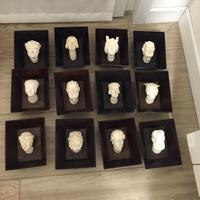 Statuette viso in gesso