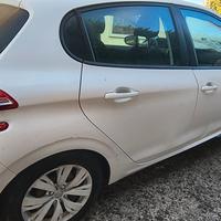 Peugeot 208 1.2 benzina per ricambi