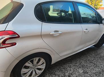Peugeot 208 1.2 benzina per ricambi