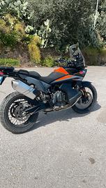 KTM 890 