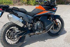 KTM 890 