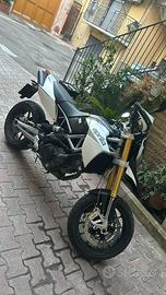 aprilia dorsoduro 750