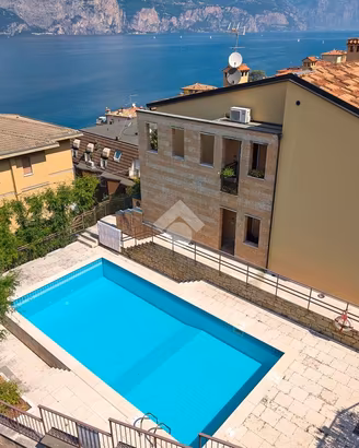 3 LOCALI A BRENZONE