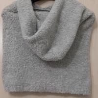 Coprispalle donna, modello poncho, colore grigio. 