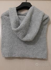 Coprispalle donna, modello poncho, colore grigio. 