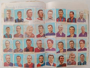 Lotto figurine calciatori anni 60 su fogli quadern